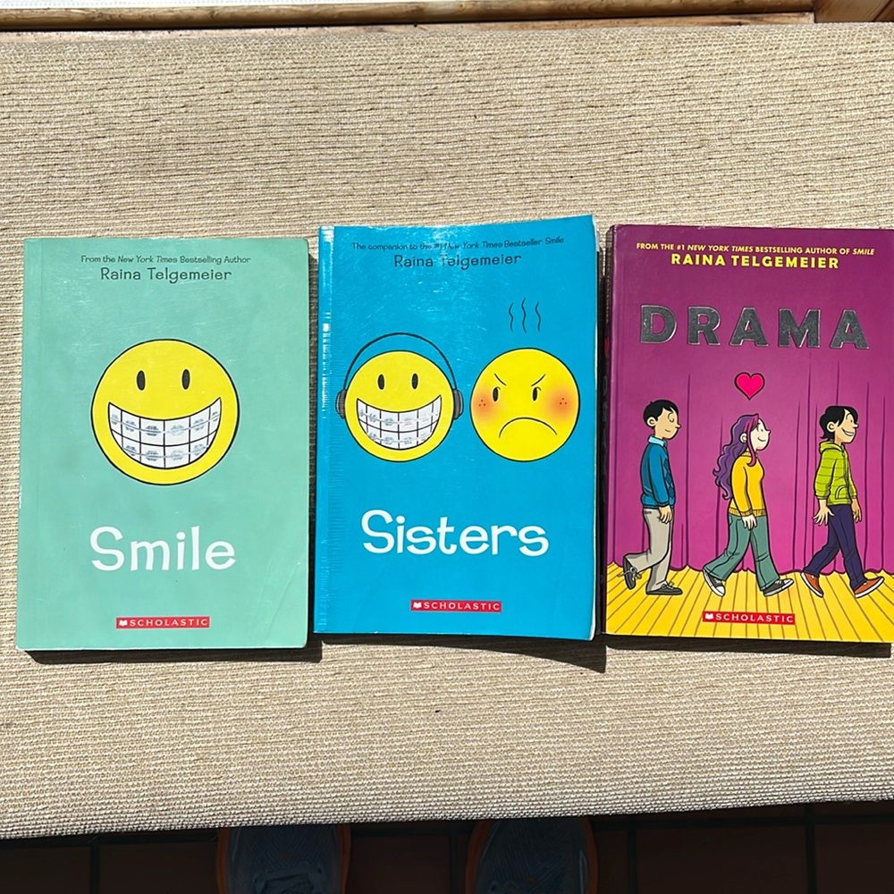 3 Raina Telgemeier Books 📕